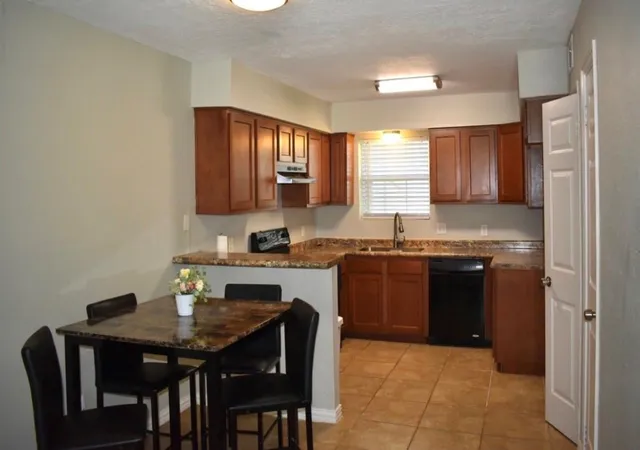 4th image of 1500 Oleander Dr, La Marque, TX 77568 | MLS# 40844817