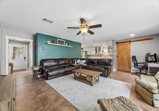 5th image of 15811 Wandering Trl, Friendswood, TX 77546 | MLS# 20673946
