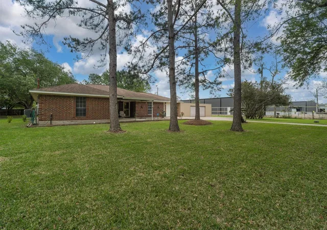 Photo 3 of Single family home for sale at 2311 Anders Ln, Kemah, TX 77565 | MLS# 28857946 | Listing updated on 2026-08-15