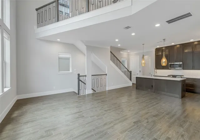 3rd image of 8336 Ginger Oak St, Houston, TX 77055 | MLS# 49452584