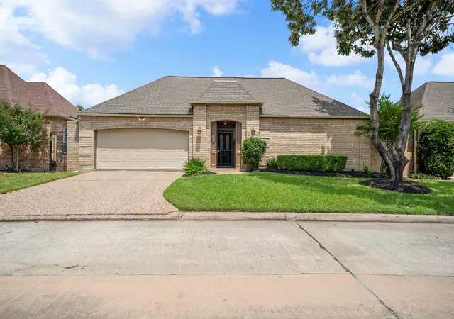 Photo 1 of Sale Pending at 350 Champions Colony Iii, Houston, TX 77069 | MLS# 72262765 | Listing updated on 2026-09-14