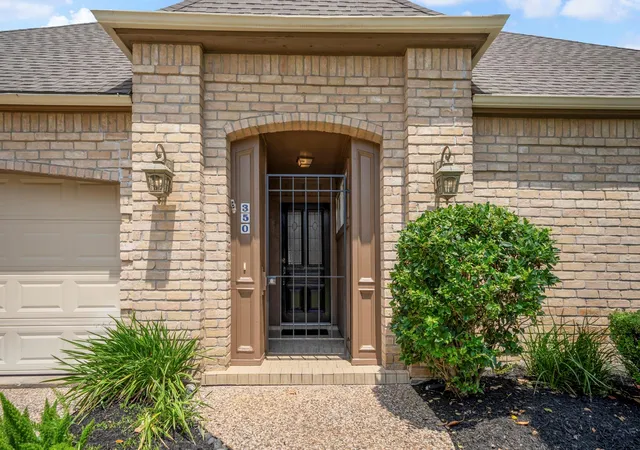 Photo 3 of Sale Pending at 350 Champions Colony Iii, Houston, TX 77069 | MLS# 72262765 | Listing updated on 2026-09-14