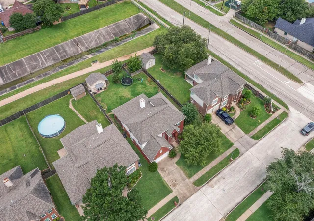 3rd image of 1306 Wynfield Dr, Deer Park, TX 77536 | MLS# 88764093