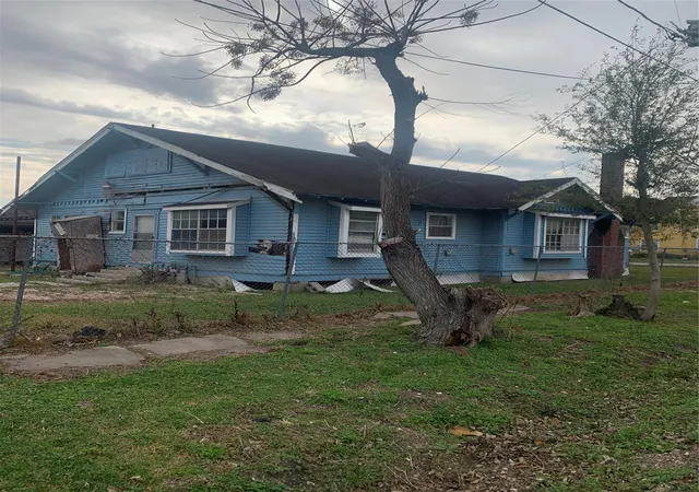3rd image of 5001 Sherman St, Houston, TX 77011 | MLS# 77821622
