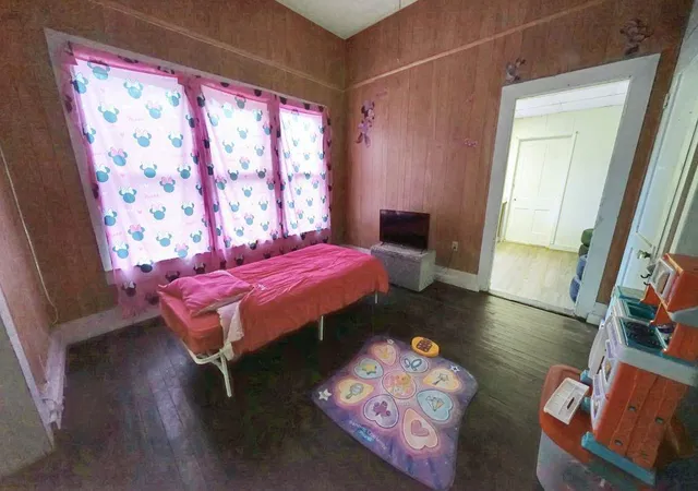 Photo 3 of Single family home for sale at 107 S Crockett Ave, Cameron, TX 76520 | MLS# 38924177 | Listing updated on 2025-12-03