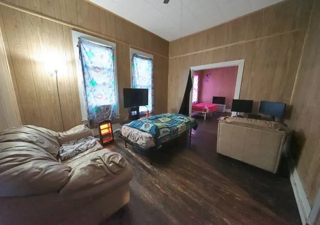 Photo 4 of Single family home for sale at 107 S Crockett Ave, Cameron, TX 76520 | MLS# 38924177 | Listing updated on 2025-12-03