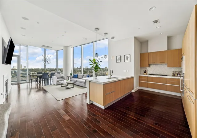 2nd image of 2727 Kirby Dr #12C, Houston, TX 77098 | MLS# 48190984