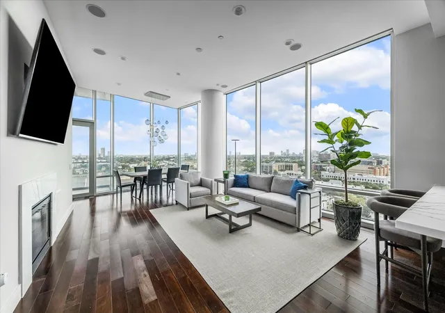3rd image of 2727 Kirby Dr #12C, Houston, TX 77098 | MLS# 48190984