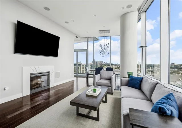 5th image of 2727 Kirby Dr #12C, Houston, TX 77098 | MLS# 48190984