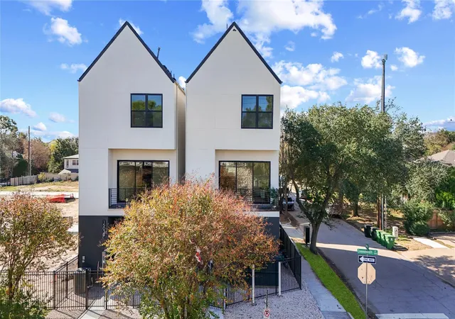 Photo 2 of Single family home for sale at 1503 Vermont St #D, Houston, TX 77006 | MLS# 90175681 | Listing updated on 2026-09-13