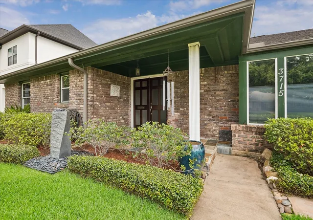 2nd image of 3715 Underwood St, Houston, TX 77025 | MLS# 62224025