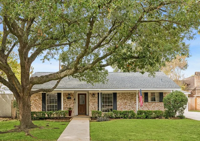 Photo 1 of Single family home for sale at 2310 Walnut Bnd Ln, Houston, TX 77042 | MLS# 57900420 | Listing updated on 2026-09-12