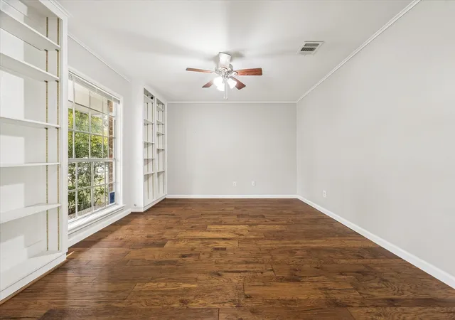 Photo 4 of Single family home for sale at 2310 Walnut Bnd Ln, Houston, TX 77042 | MLS# 57900420 | Listing updated on 2026-09-12