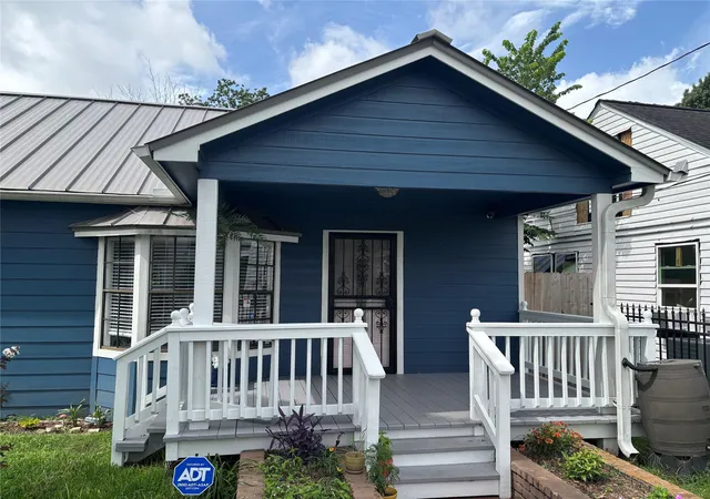 Photo 2 of Single family home for sale at 5738 Newport St, Houston, TX 77023 | MLS# 97947604 | Listing updated on 2026-08-28