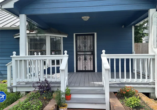 Photo 3 of Single family home for sale at 5738 Newport St, Houston, TX 77023 | MLS# 97947604 | Listing updated on 2026-08-28