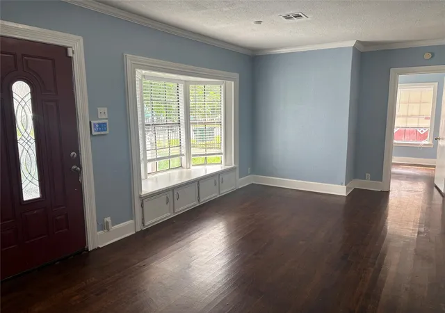 Photo 4 of Single family home for sale at 5738 Newport St, Houston, TX 77023 | MLS# 97947604 | Listing updated on 2026-08-28