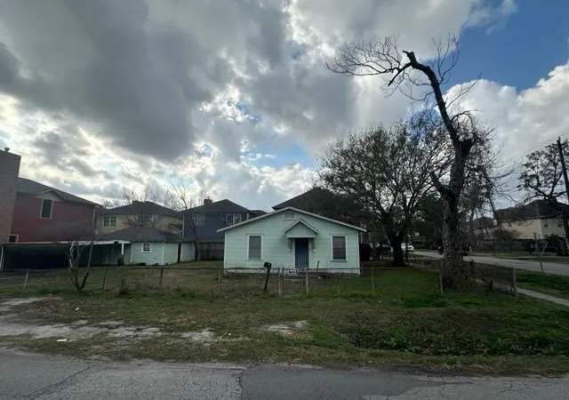 4th image of 2543 Bevis St, Houston, TX 77008 | MLS# 32856851