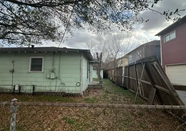 9th image of 2543 Bevis St, Houston, TX 77008 | MLS# 32856851