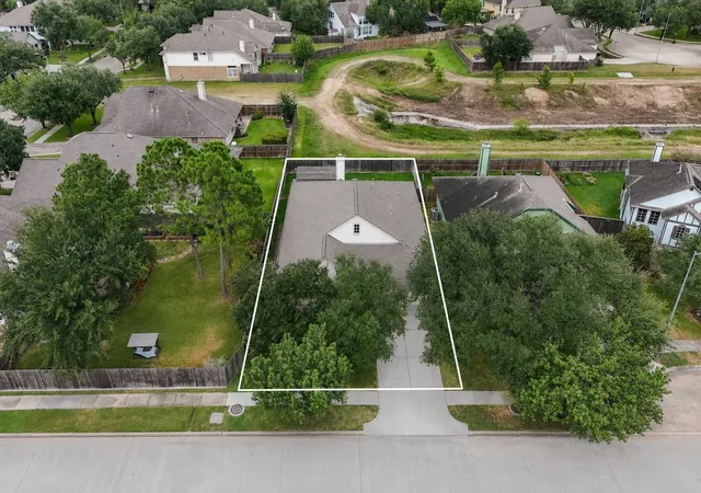 Photo 2 of Single family home for sale at 19422 Camellia Bnd Cir, Spring, TX 77379 | MLS# 51334708 | Listing updated on 2026-09-13