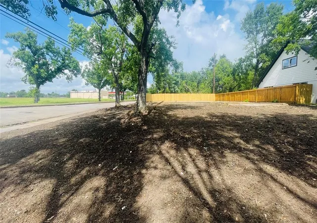 Photo 1 of Land for sale at 5622 Grace Point Ln, Houston, TX 77048 | MLS# 46885238 | Listing updated on 2026-07-13