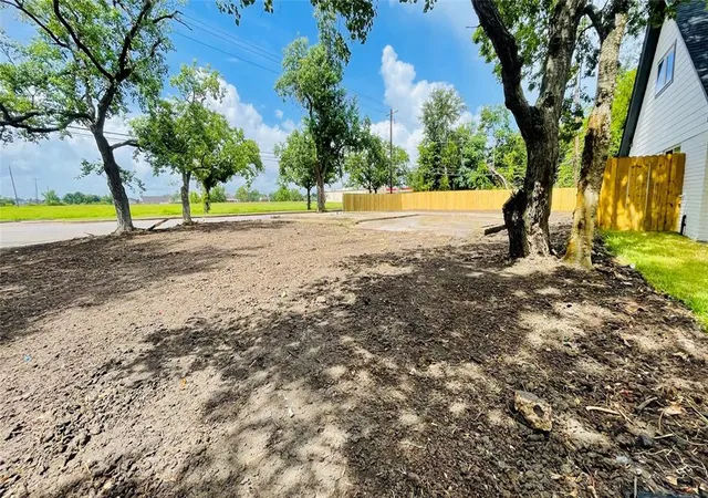 Photo 4 of Land for sale at 5622 Grace Point Ln, Houston, TX 77048 | MLS# 46885238 | Listing updated on 2026-07-13