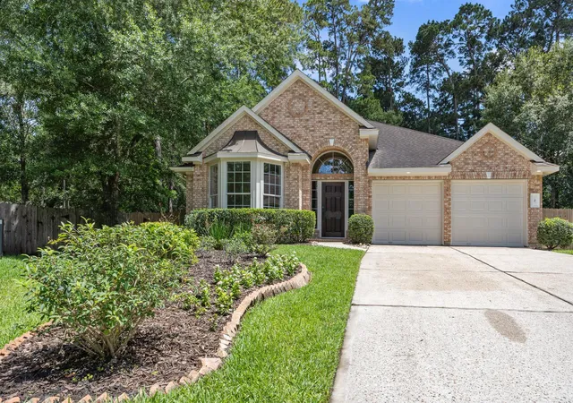 Photo 3 of Sale Pending at 2 Gilded Crst Ct, Spring, TX 77382 | MLS# 93511279 | Listing updated on 2026-08-26