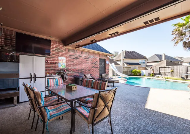 28th image of 7402 Shady Arbour Ct, Pasadena, TX 77505 | MLS# 96975276