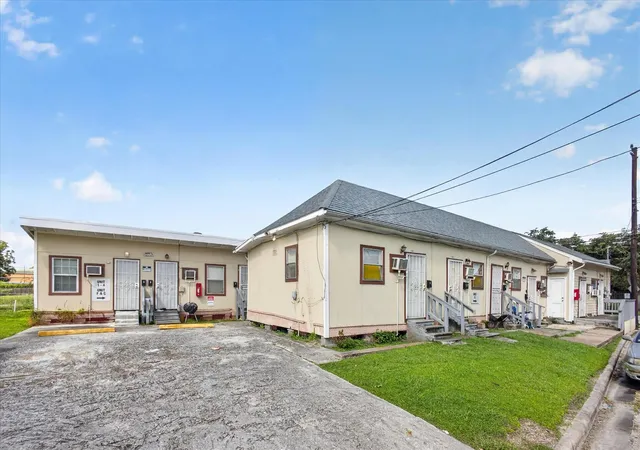 Photo 2 of Multi family home for sale at 3401 Ennis St #4, Houston, TX 77004 | MLS# 81477029 | Listing updated on 2026-07-28