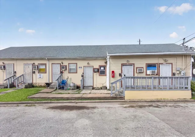 Photo 3 of Multi family home for sale at 3401 Ennis St #4, Houston, TX 77004 | MLS# 81477029 | Listing updated on 2026-07-28