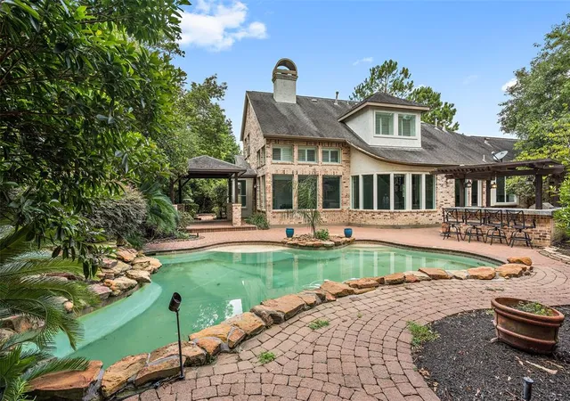 Single family home for sale at 1302 Avon Wy, Kingwood, TX 77339 | MLS# 36434967 | Listing updated on 2018-12-23