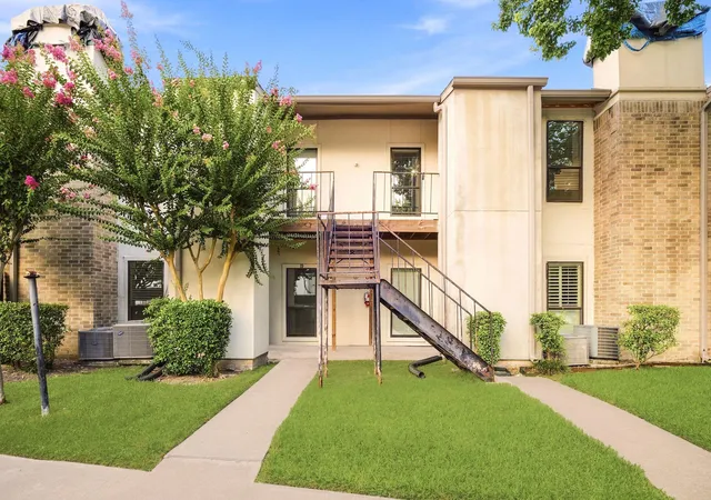 2nd image of 2425 Augusta Dr, Houston, TX 77057