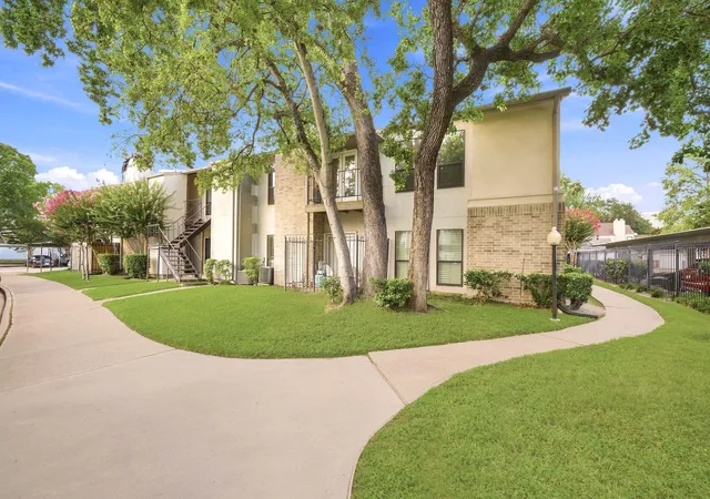 3rd image of 2425 Augusta Dr, Houston, TX 77057