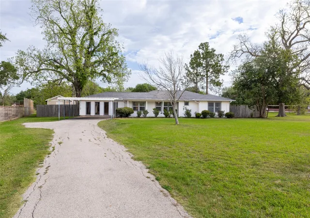 3rd image of 1327 Hodges Ln, Wharton, TX 77488 | MLS# 68845939