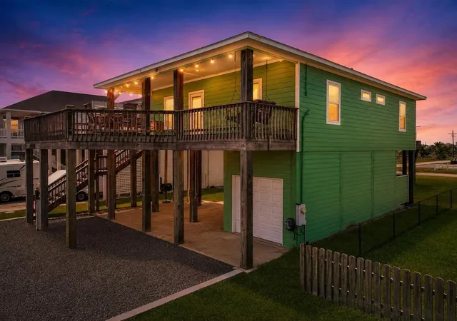 Photo 3 of Single family home for sale at 873 Townsend Dr, Crystal Beach, TX 77650 | MLS# 10310974 | Listing updated on 2026-08-25