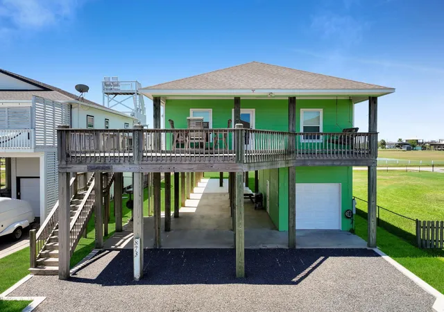 Photo 4 of Single family home for sale at 873 Townsend Dr, Crystal Beach, TX 77650 | MLS# 10310974 | Listing updated on 2026-08-25