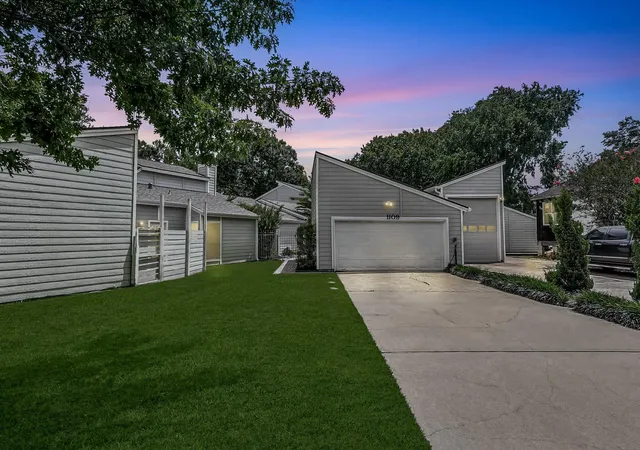 1st image of 1109 Winding Way Dr, Friendswood, TX 77546 | MLS# 23537523