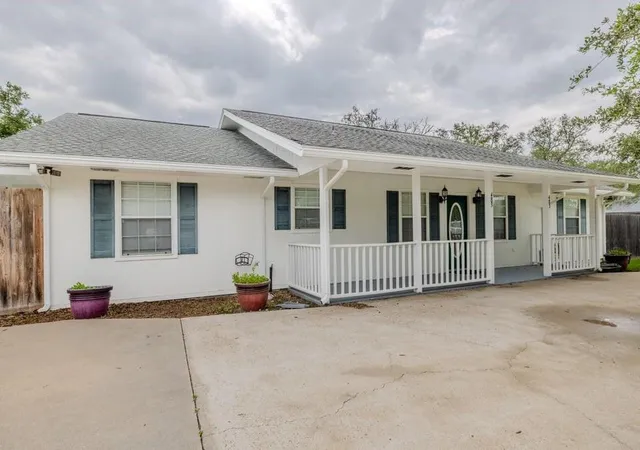 Photo 3 of Sale Pending at 483 Riverside Dr, Palacios, TX 77465 | MLS# 72983742 | Listing updated on 2026-09-15