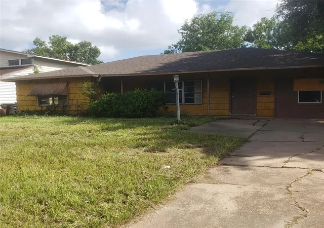 1st image of 6102 Belcrest St, Houston, TX 77033 | MLS# 5131585