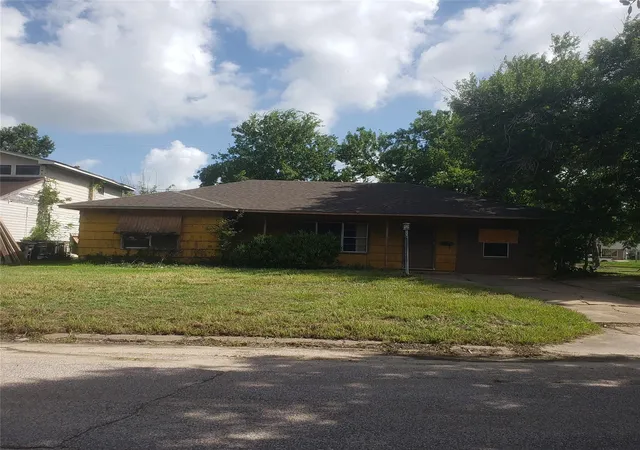 2nd image of 6102 Belcrest St, Houston, TX 77033 | MLS# 5131585