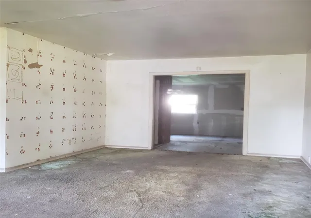 3rd image of 6102 Belcrest St, Houston, TX 77033 | MLS# 5131585