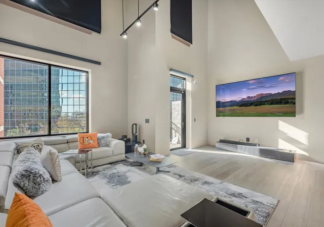 Photo 3 of Condo for sale at 5005 Hidalgo Street Street #613, Houston, TX 77056 | MLS# 69372803 | Listing updated on 2026-08-29