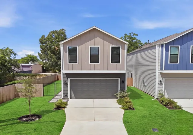 Photo 1 of Single family home for sale at 7208 Shadyvilla Ln, Houston, TX 77055 | MLS# 68230392 | Listing updated on 2026-10-06