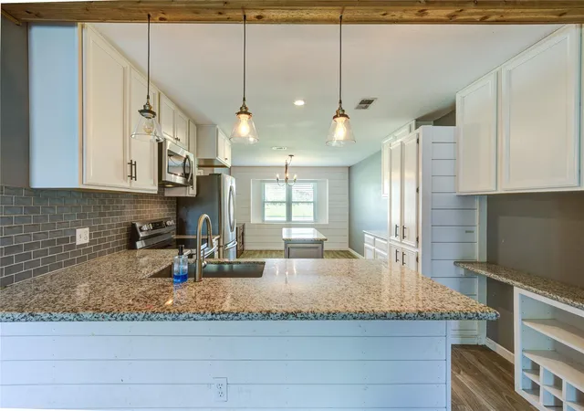 2nd image of 1226 Ave H, Danbury, TX 77534 | MLS# 59727549