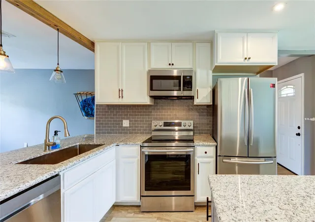 3rd image of 1226 Ave H, Danbury, TX 77534 | MLS# 59727549