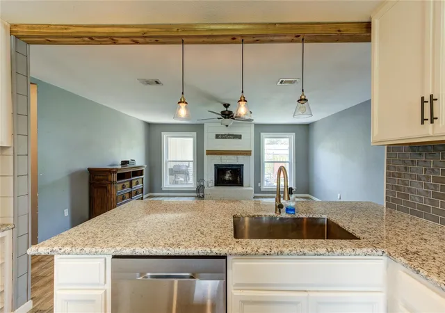 5th image of 1226 Ave H, Danbury, TX 77534 | MLS# 59727549