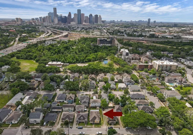 1st image of 118 North St, Houston, TX 77009 | MLS# 70535598