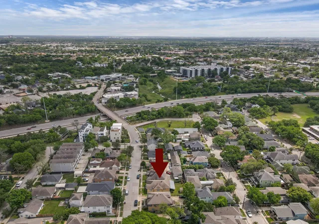 2nd image of 118 North St, Houston, TX 77009 | MLS# 70535598
