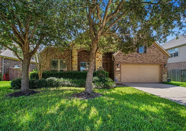 3rd image of 296 Westwood Dr Dr, League City, TX 77573 | MLS# 41676631