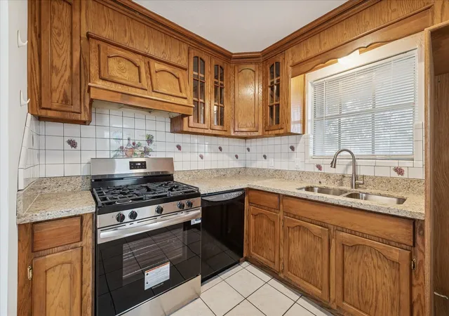 Photo 4 of Sale Pending at 431 Hummingbird Ln, Houston, TX 77060 | MLS# 39632782 | Listing updated on 2026-09-08