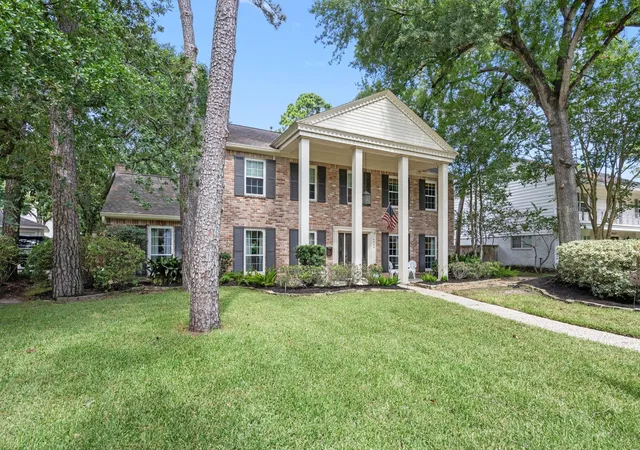 Photo 2 of Sale Pending at 14443 Twisted Oak Ln, Houston, TX 77079 | MLS# 7269696 | Listing updated on 2026-09-15